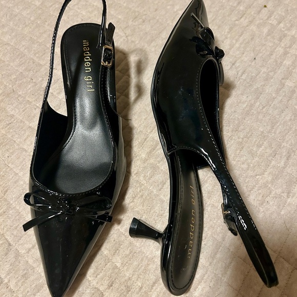 Madden Girl Black Slingback Heels w/ Bow - Picture 2 of 4